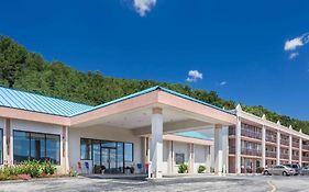 Howard Johnson Inn And Conference Center Salem 2*